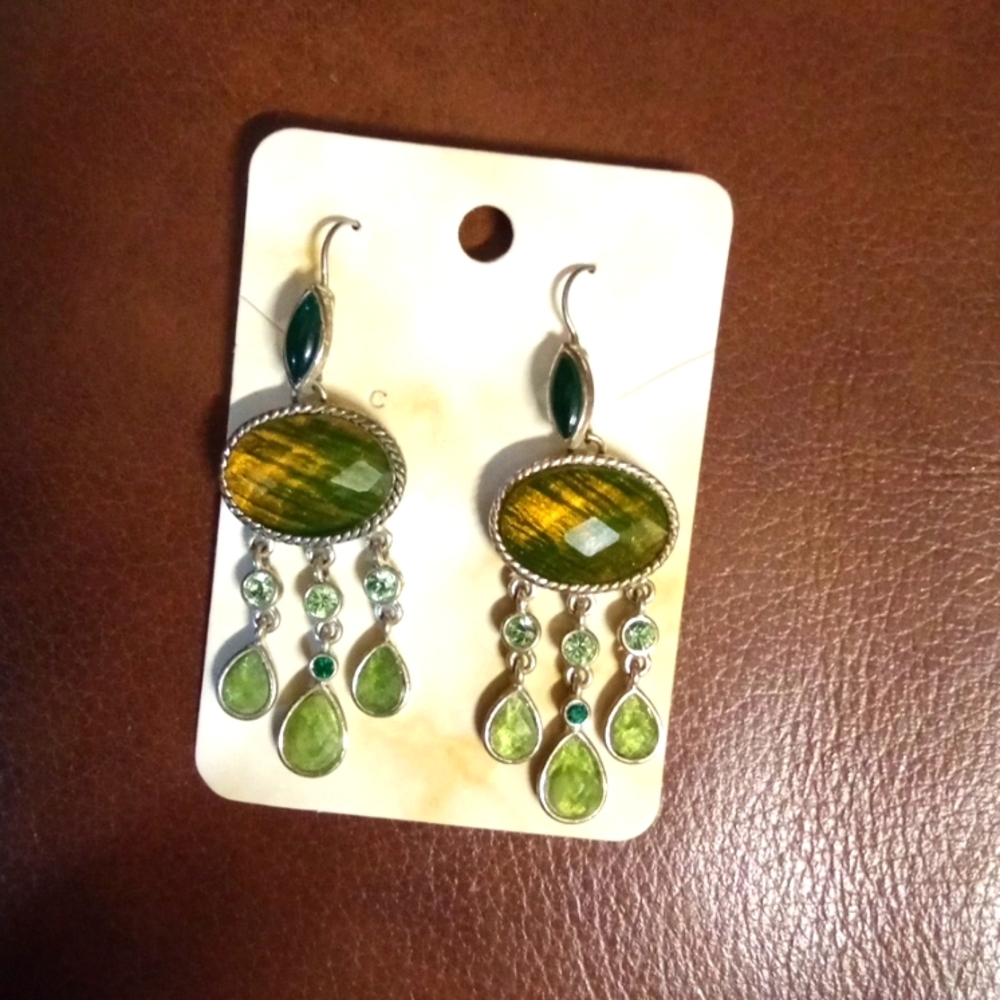 🎄Vintage green chandelier earrings